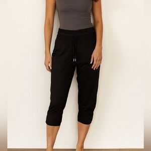 Lululemon Black Relaxed Fit Cropped Jogger Pants Drawstring Waist Size M
